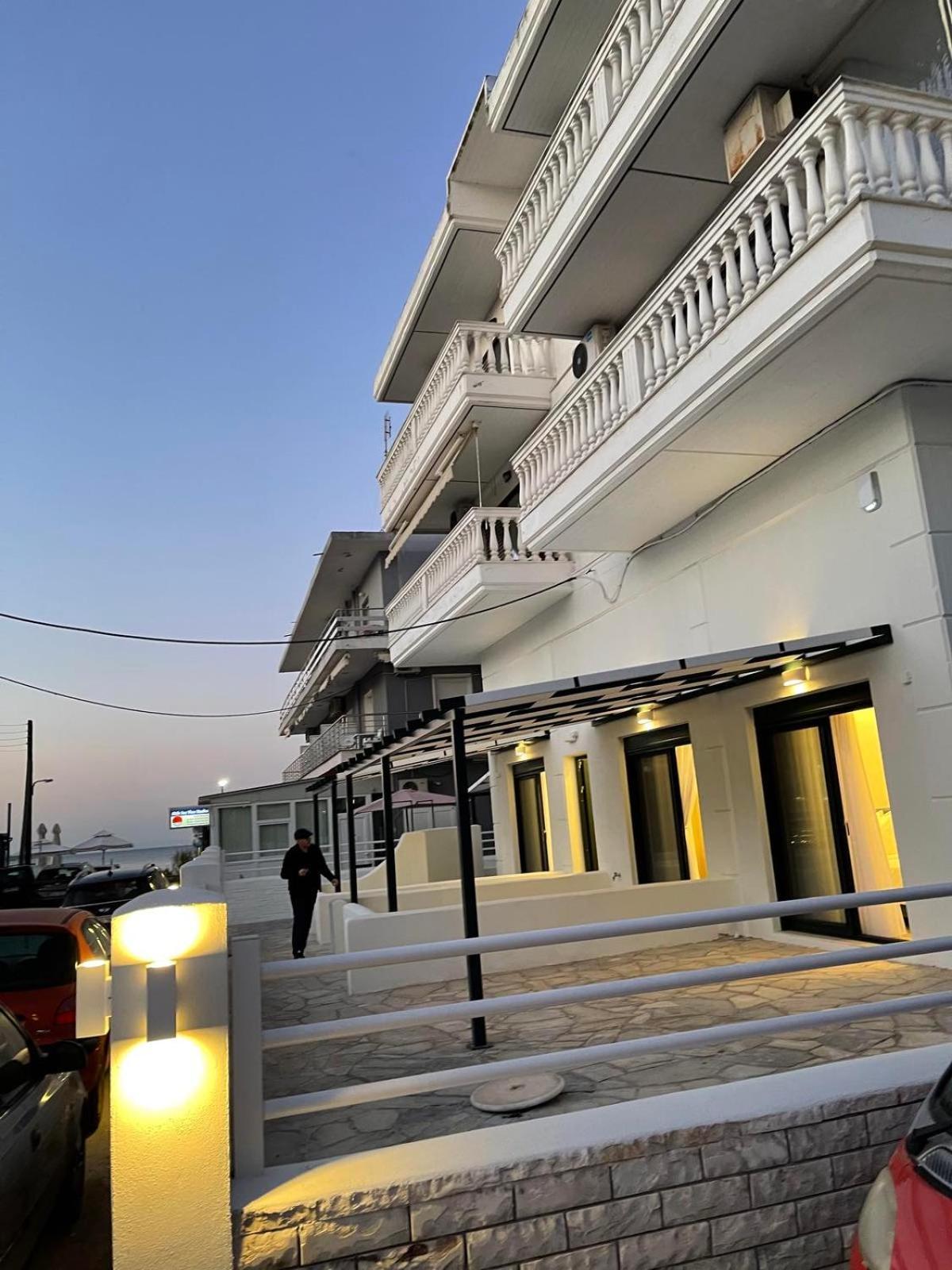 Eantos Studios And Suites Peraía Eksteriør billede